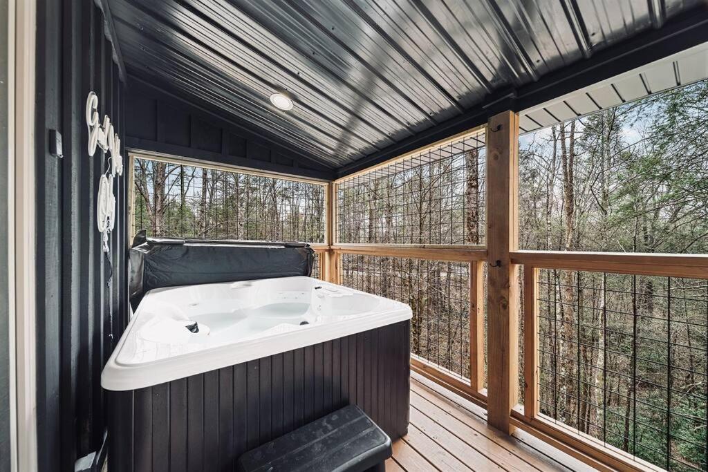 Honeymoon Couples Cabin Secluded, Hot Tub, Views Sevierville Buitenkant foto